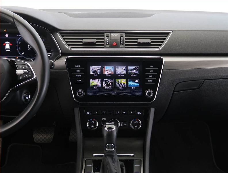 Škoda Superb (2023) Style 2.0 TDI, digi klima - fotka 12 z 29