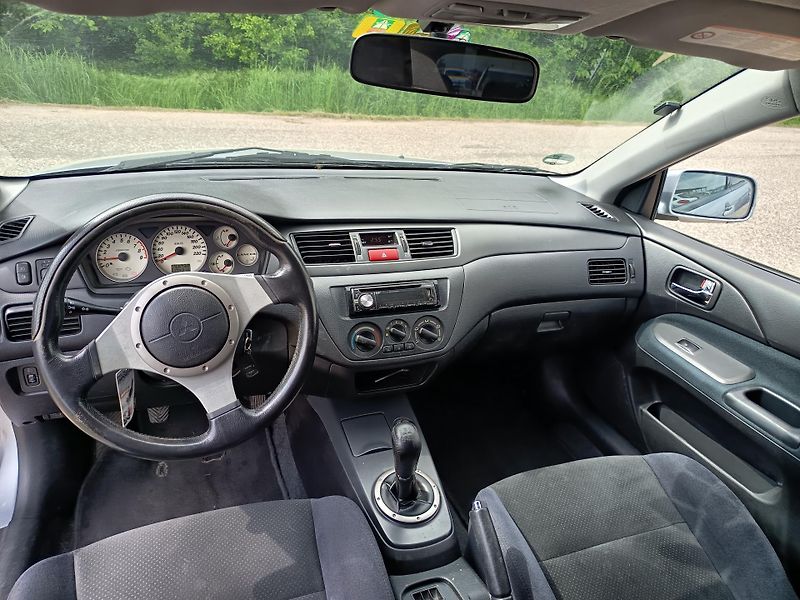 Mitsubishi Lancer (2005) 2.0 16v 100kw - fotka 30 z 45