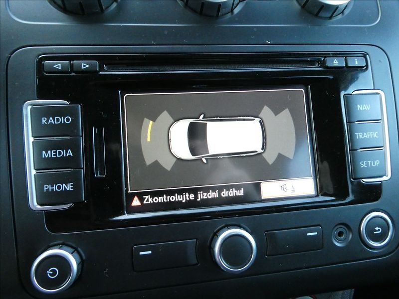 Volkswagen Touran 1,6 TDi 77kW 7.MÍST,navigace - fotka 32 z 43
