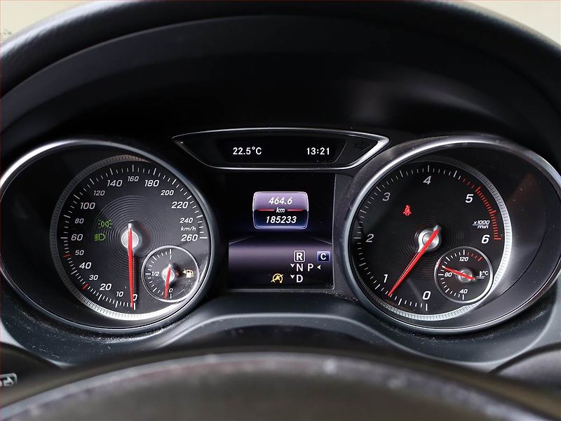 Mercedes-Benz GLA (2018) 200 d 4MATIC, 4X4 - fotka 9 z 19