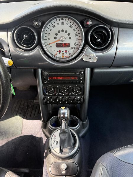 Mini Cooper 1.6i 85kW - fotka 13 z 16
