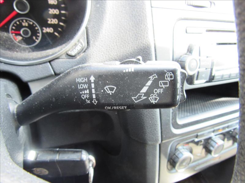 Volkswagen Golf 1,4 i 59kW - fotka 18 z 29