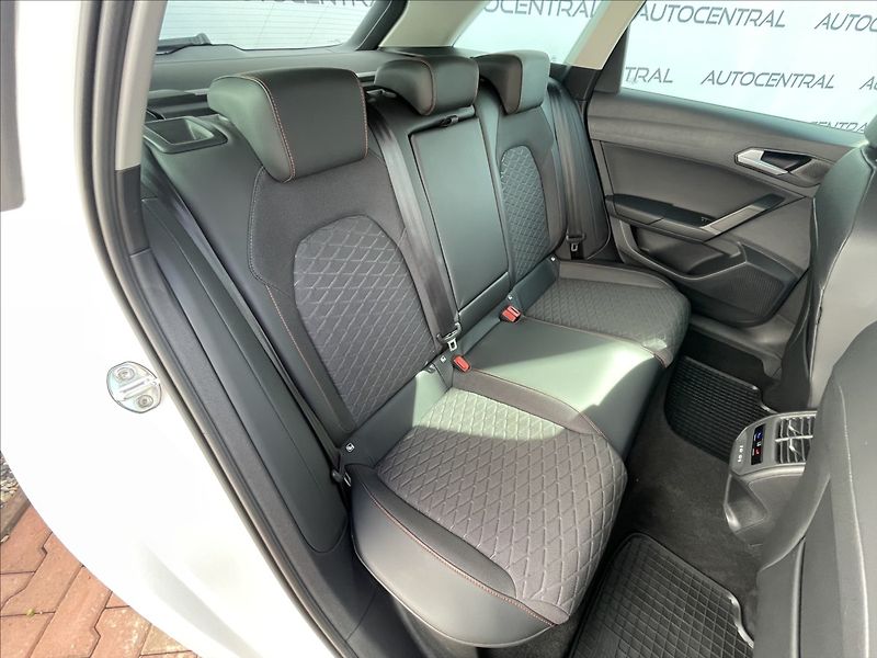 Seat Leon 2,0 TDi,FR,110kW,DSG,1.maj.,ČR - fotka 22 z 24