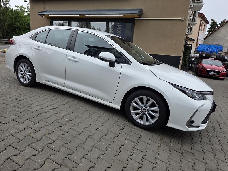 Toyota Corolla 1.8-HYBRID-AUT-1.MAJITEL-DPH - fotka 6 z 12