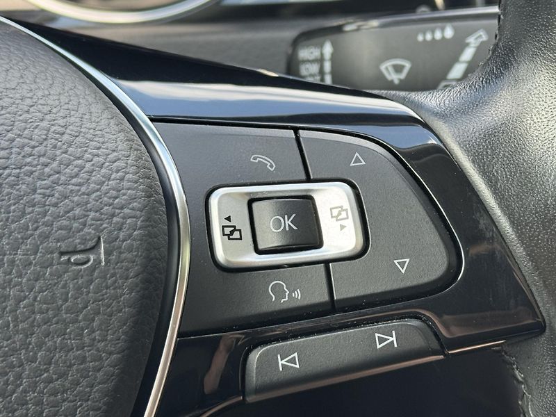 Volkswagen Golf (2017) VII 1.4TSi MAN Highline, RZV - fotka 29 z 51