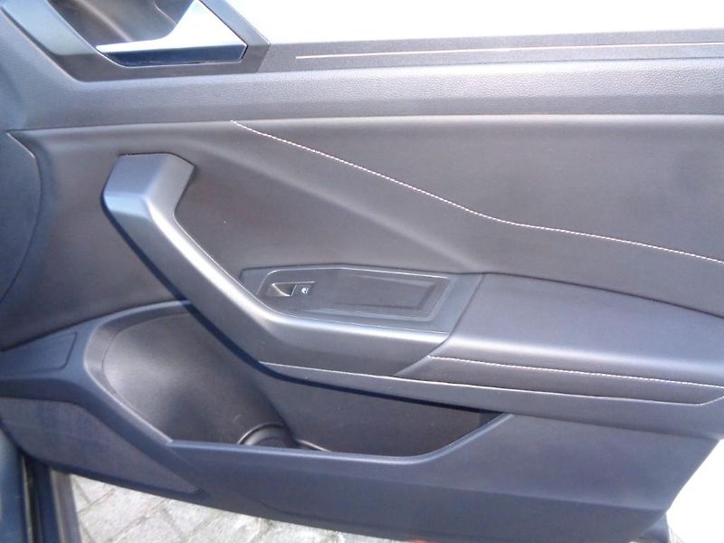 Volkswagen T-Roc 1.5 TSI Style  110 kW - fotka 28 z 29