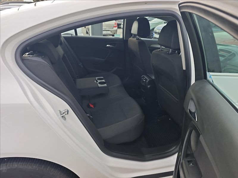 Opel Insignia 2,0 CDTi automat  Edition - fotka 13 z 24