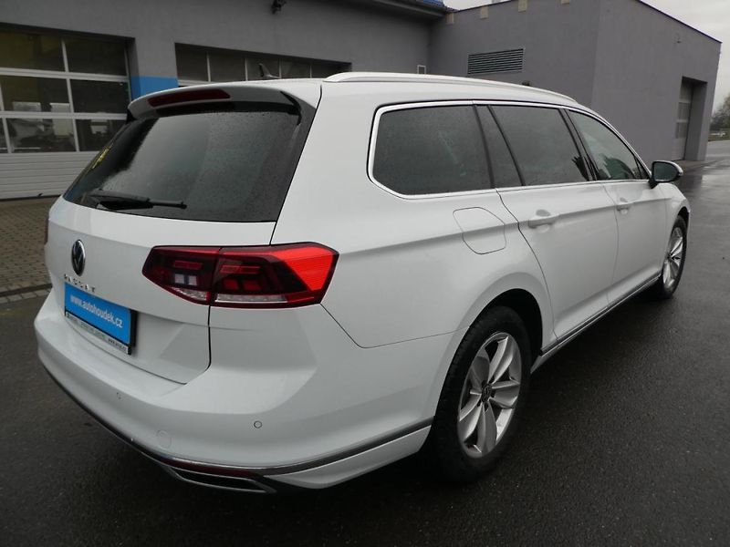 Volkswagen Passat Kombi 2,0 TDi 110kW automat na - fotka 3 z 15