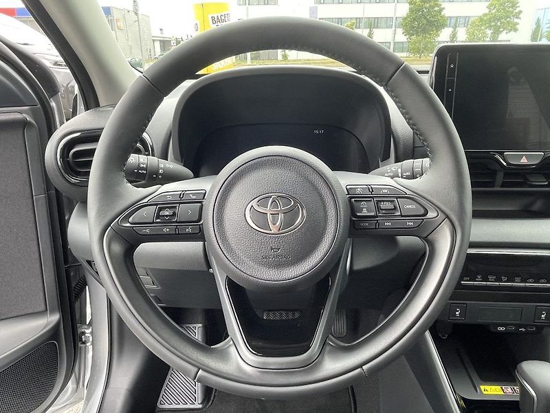Toyota Yaris 1.5 Hybrid Style ODBĚR IHNED - fotka 21 z 27
