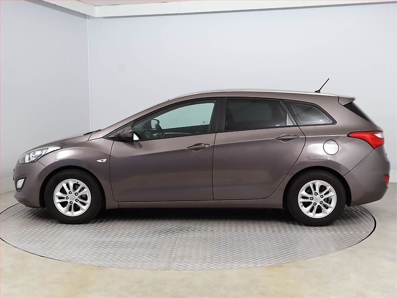 Hyundai i30 (2015) 1.6 MPI, Tempomat - fotka 3 z 13