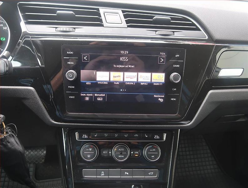 Volkswagen Touran (2017) R-Line 2.0 TDI, Automat - fotka 12 z 16