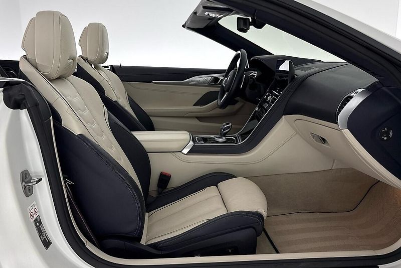 BMW Řada 8 M850i xDrive - fotka 16 z 33