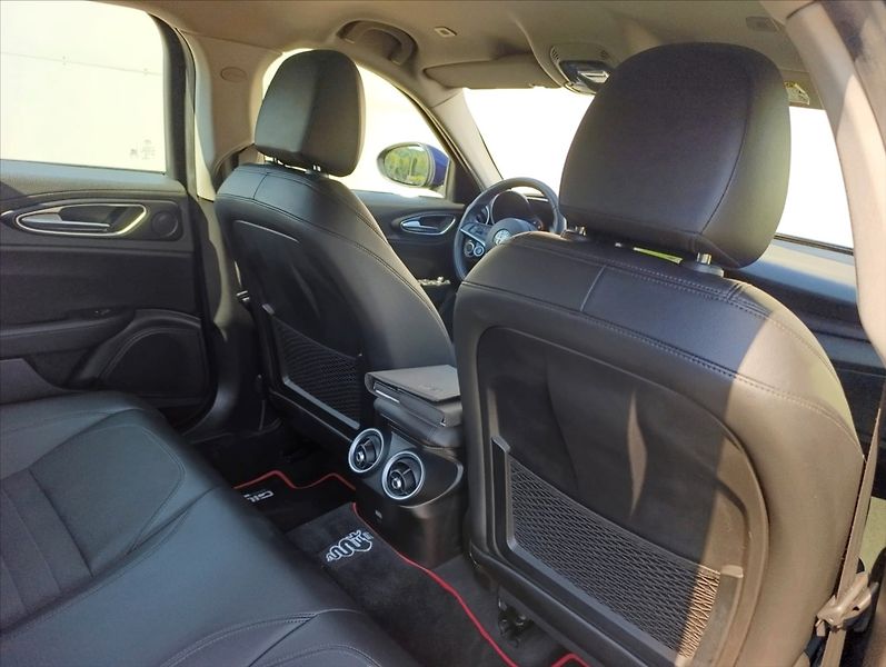 Alfa Romeo Giulia 2,2 JTD Automat Navi ,Tempomat - fotka 22 z 33