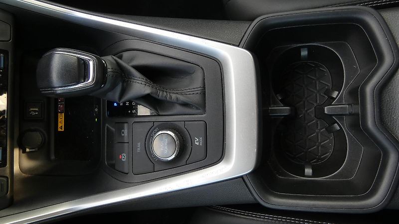 Toyota RAV4 2.5 Hybrid Executive 4WD e-CVT - fotka 18 z 24