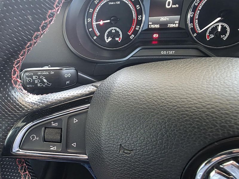 Škoda Octavia Combi 2,0 TDi 135 kW RS - fotka 16 z 23