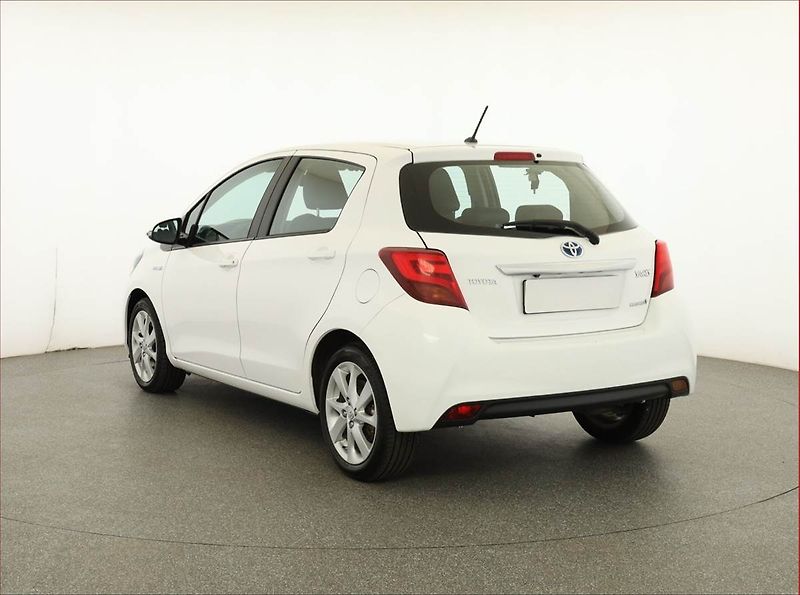 Toyota Yaris (2015) 1.5 Hybrid, Automat - fotka 4 z 18