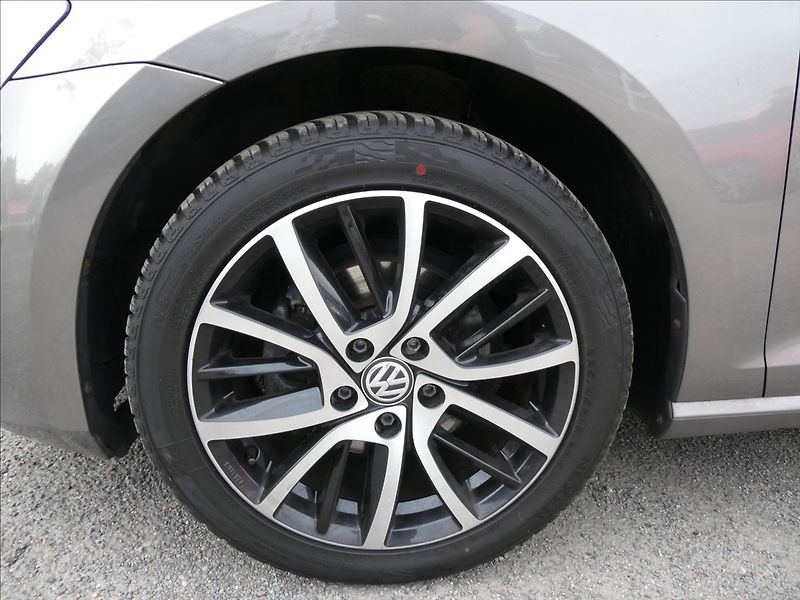 Volkswagen Golf 1,4 TSi 103kW DSG, webasto - fotka 17 z 42
