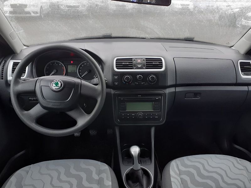 Škoda Fabia (2009) KOMBI 1.4 16V - fotka 7 z 38