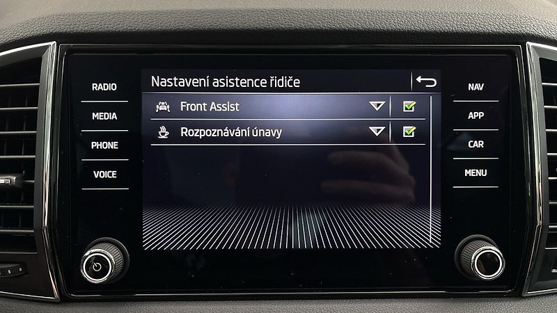 Škoda Karoq 1.5 TSI Ambition - fotka 23 z 25