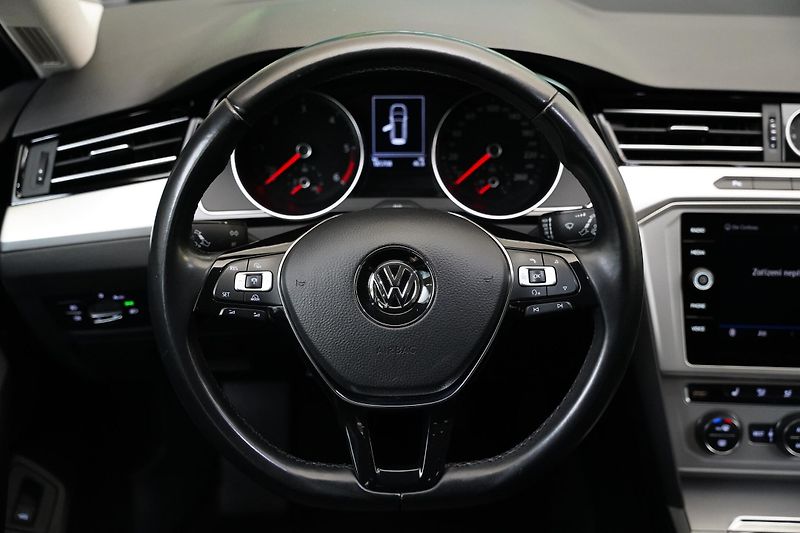 Volkswagen Passat - fotka 14 z 26