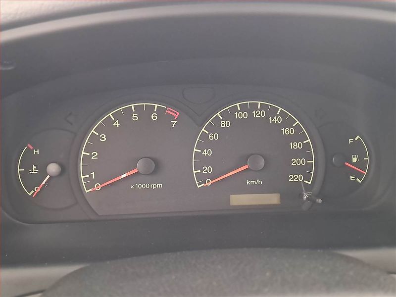 Hyundai Elantra (2003) 1.6, Serv.kniha, nová STK - fotka 11 z 15
