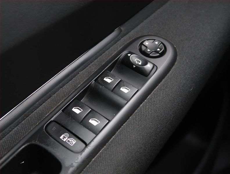 Peugeot 5008 (2013) 2.0 HDI, Automat, Serv.kniha - fotka 16 z 21