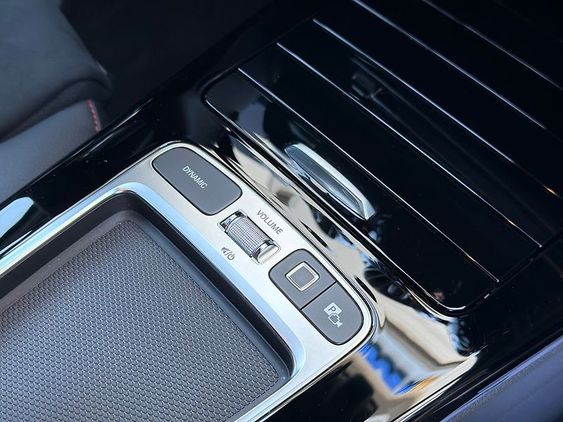 Mercedes-Benz Třídy A 200d AMG Style Edition - fotka 30 z 36