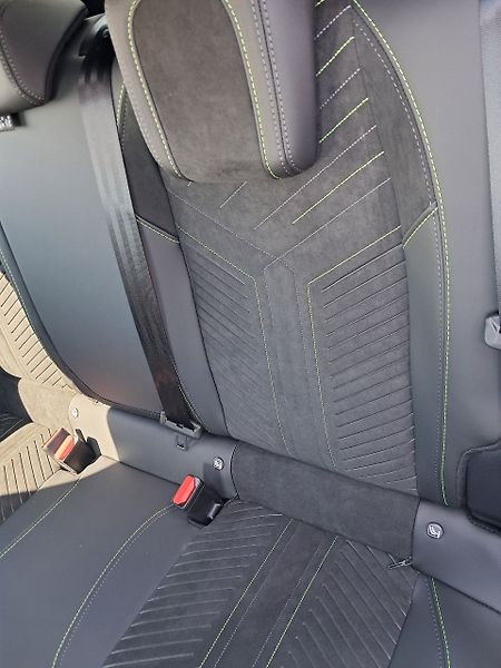 Peugeot 2008 GT Elektromotor 115 kW (Bateri - fotka 11 z 16