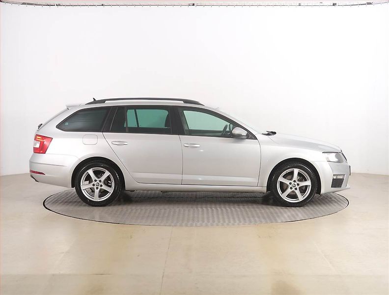 Škoda Octavia (2014) Ambition 2.0 TDI, Serv.kniha - fotka 6 z 19