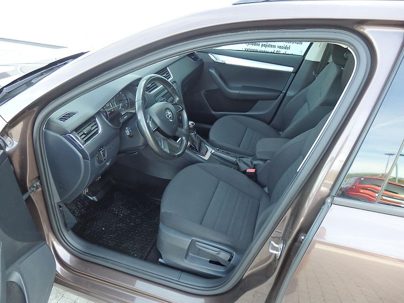 Škoda Octavia 1.4 TSI DIGI. KLIMA, ZÁVĚS - fotka 6 z 27