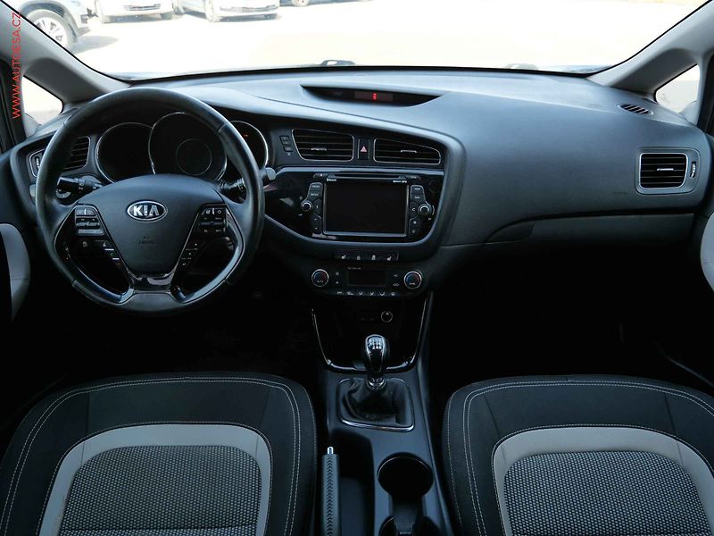 Kia Ceed (2014) 1.6 GDi - fotka 8 z 18