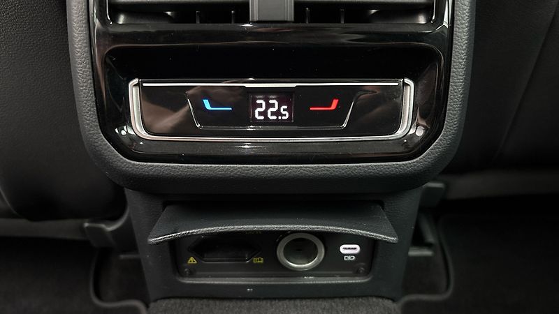 Volkswagen Passat 2.0 TDI DSG Elegance Variant - fotka 22 z 27