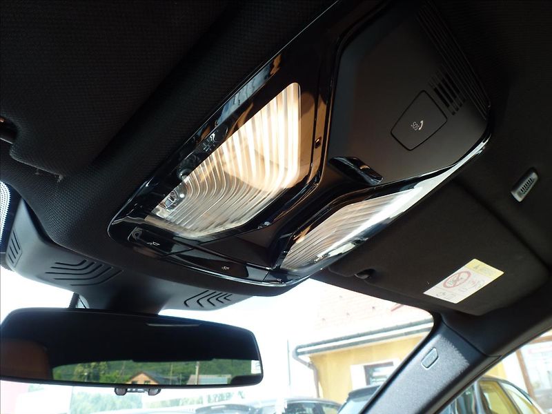 BMW Řada 5 3,0 D X-Drive M-Paket  Carbon - fotka 43 z 62