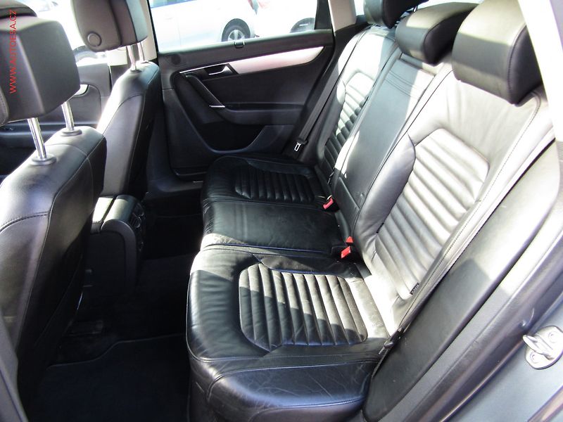 Volkswagen Passat (2012) 2.0 TDi, DSG, kůže, panor. - fotka 10 z 23