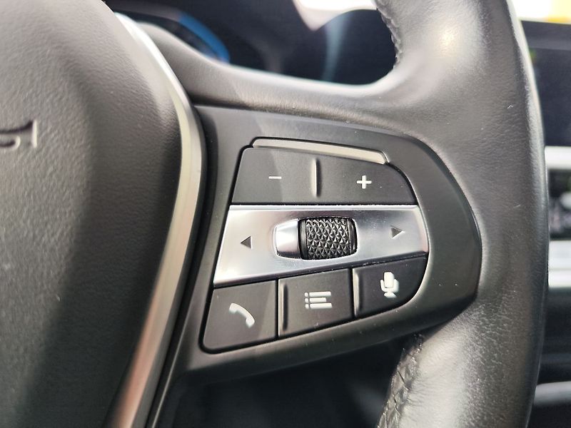 BMW Řada 3 330e 2.0/215kW Sportline PHEV - fotka 33 z 38