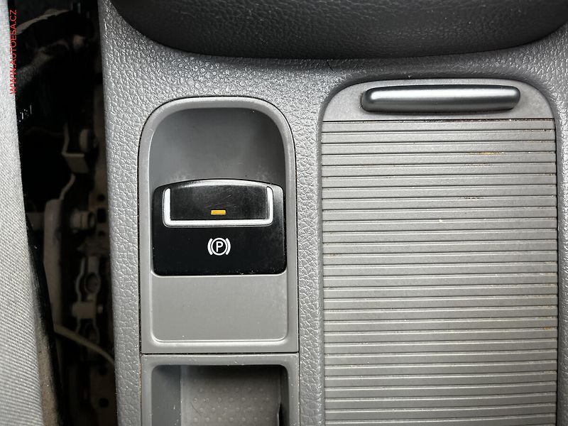 Volkswagen Sharan (2011) 2.0 TDi, Comfortline - fotka 20 z 23