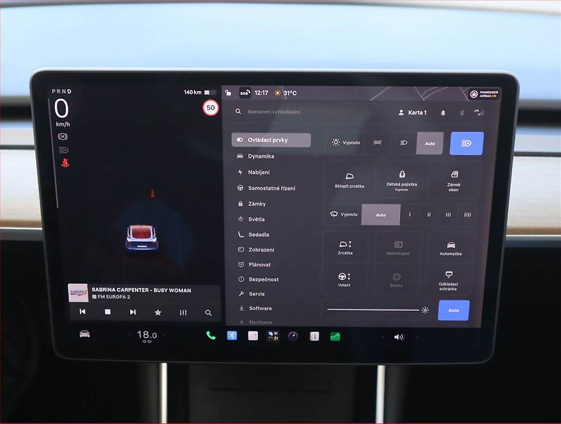 Tesla Model 3 (2019) Std Range Plus 52kWh - fotka 19 z 24