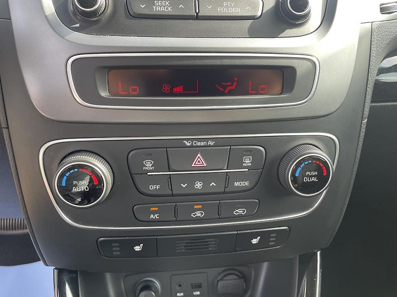Kia Sorento 2,2 CRDi/145kW 4x4 - Automat - fotka 24 z 64