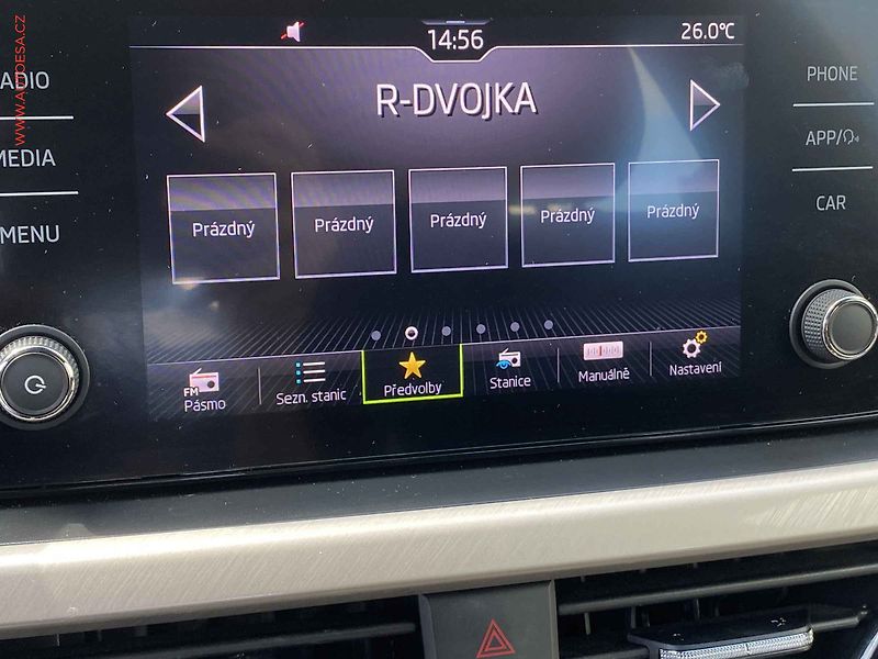 Škoda Kamiq (2022) 1.0 TSi, ČR, Style, DSG - fotka 16 z 17