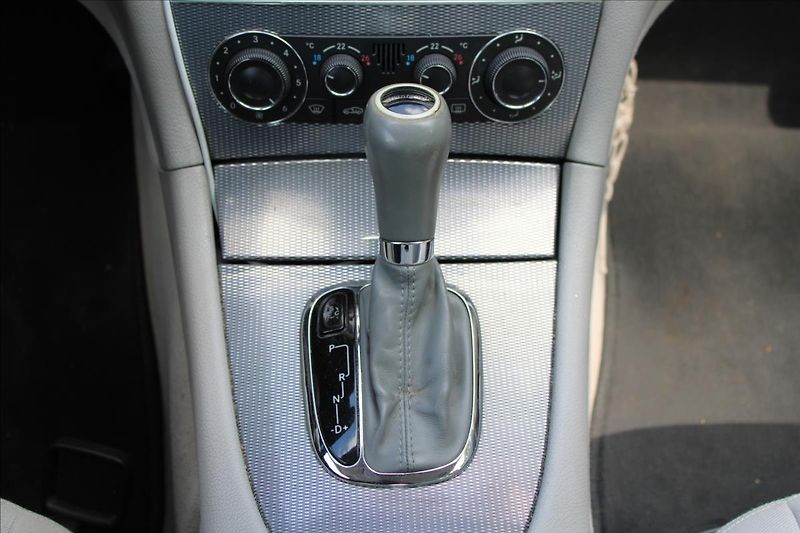 Mercedes-Benz CLK 270 CDI / Automat / CZ - fotka 22 z 32
