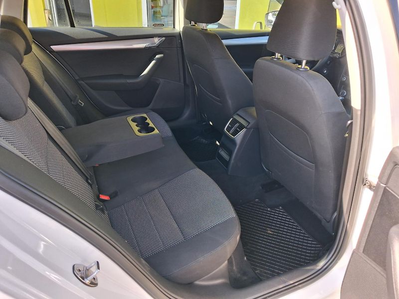 Škoda Octavia (2014) 2,0TDi 110kw ČR  DSG VYHŘ. SED - fotka 17 z 35