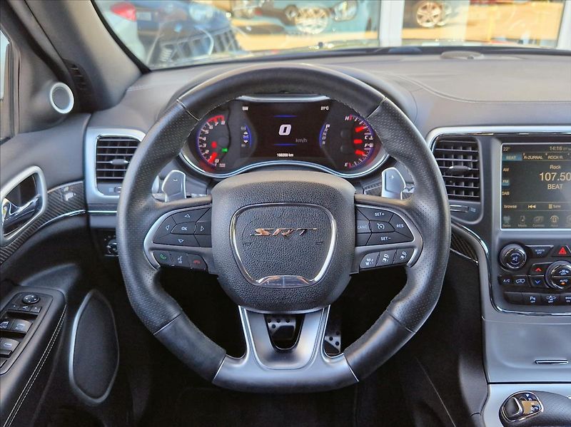 Jeep Grand Cherokee 6,4 i SRT 344kW NAVI TOPSTAV - fotka 21 z 32