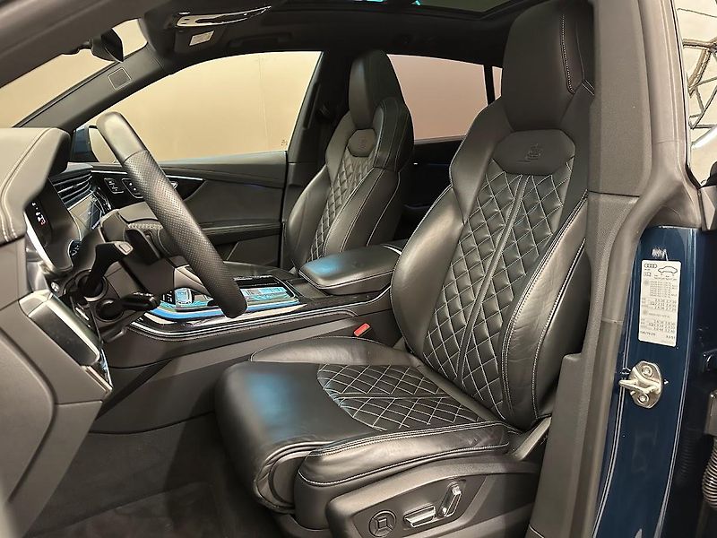 Audi Q8 (2021) S-Line 55 TFSI Quattro 250 kW  - fotka 10 z 33