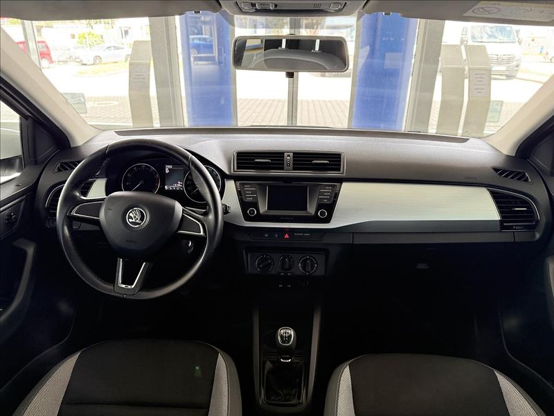 Škoda Fabia 1,2   TSI 66kW,SERVISKA,2. MAJ - fotka 9 z 21