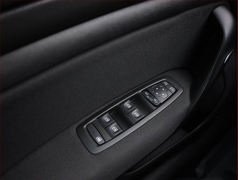 Renault Mégane (2019) Limited 1.3 TCe, Navi - fotka 18 z 19