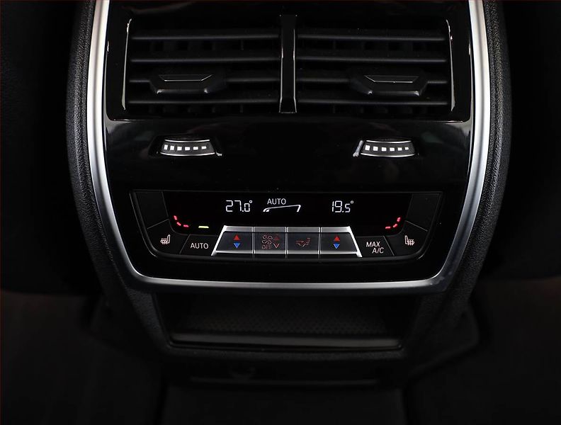 BMW X7 (2020) xDrive40i - fotka 26 z 28