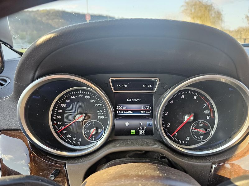 Mercedes-Benz GLS (2016) 500 V8  - fotka 30 z 32