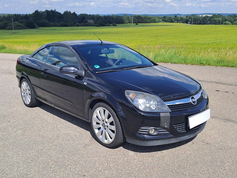 Opel Astra 1.8 KABRIO - fotka 1 z 24