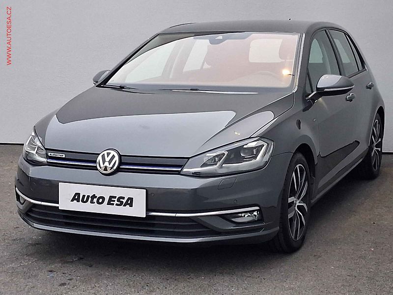 Volkswagen Golf (2018) 1.5 TSi, Join, LED, navi, - fotka 3 z 19