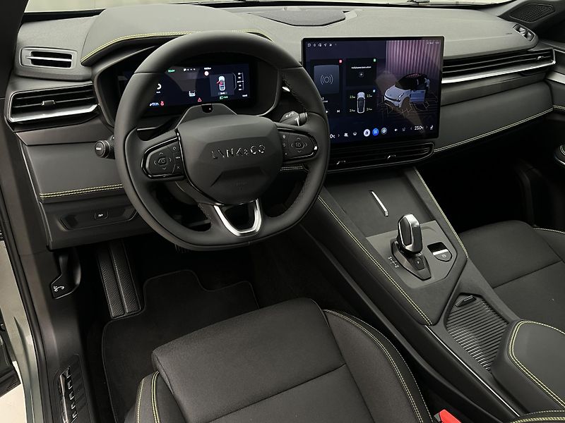 Lynk & Co 01 CORE PHEV AUT CZ 1.maj - fotka 4 z 48